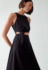 CALLI WELLA MIDI - Dnevna obleka - black