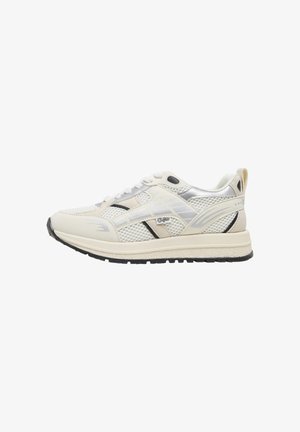 Chaussure de course en mesh blanc et beige avec fermeture à lacets, col rembourré, semelle extérieure noire et logo "Buffalo" sur le côté et la languette arrière.