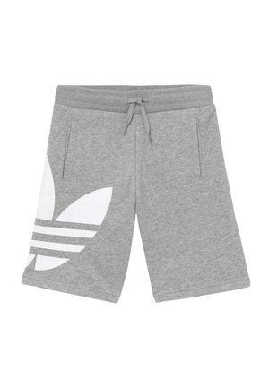 Grå knælange shorts med elastisk taljebånd og snor, forlommer og en stor hvid Adidas-logo på venstre ben.