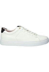 Sneaker in pelle bianca con profilo basso, punta rotonda, suola in gomma bianca e accentatura nera sul tallone. Presenta un design con lacci e occhiello dorato.
