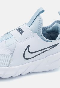 Nike Performance FLEX RUNNER 2 UNISEX - Scarpe da corsa su strada - football grey/midnight navy/light armory blue