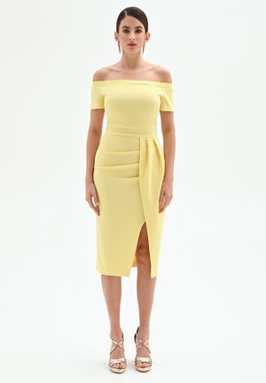 MIDI OFF THE SHOULDERS - Robe fourreau - giallo chiaro