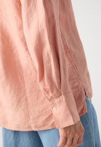 Thumbnail Image 9