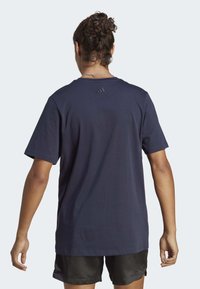 adidas Sportswear Apdrukāts T-krekls - legend ink   white