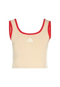 Top corto beige con rifiniture rosse, con un logo bianco sul davanti. Il tessuto sembra elastico e liscio, con un design aderente.