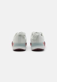 Under Armour TRIBASE REIGN 5 - Træningssko - white clay/deep red/beta