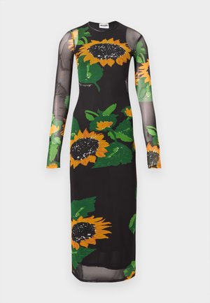 Vestido maxi negro de manga larga con grandes estampados de girasoles amarillos y verdes y mangas de malla transparente, silueta ajustada.