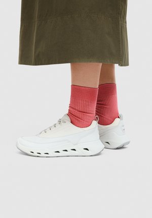 ECCO BIOM 720 - Športni copati - shadow white/white/white