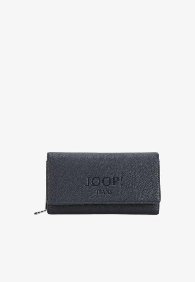 Portafoglio in pelle nera con superficie texturizzata, dotato di logo impresso "JOOP! JEANS!". Sezione con zip sul lato. Forma compatta e rettangolare.