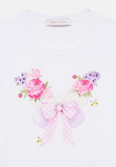 Λευκό πουκάμισο με σχέδιο πεταλούδας που περιλαμβάνει ροζ τριαντάφυλλα, μοβ λουλούδια και ροζ καρό φιόγκο με μικρά διακοσμητικά κρύσταλλα.