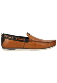 Braune Leder-Slipper mit schwarzen Akzenten, strukturierten Seiten und weißer Gummisohle. Dekorative Nähte entlang der Zehenpartie und an den Seiten.