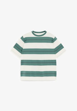 T-shirt à manches courtes avec col rond, larges rayures horizontales vertes et blanches et fines lignes noires sur fond blanc.