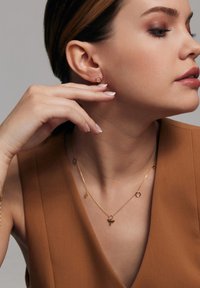 YES  PSZCZOŁA - QUEEN B złoty