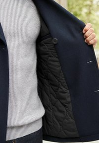 Next RICH PEA - Kurzmantel - navy blue
