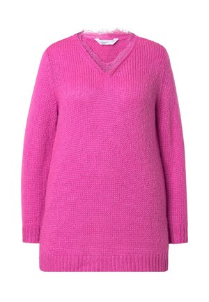 Suéter de pico en rosa brillante, con una textura de punto suelto y mangas largas. El dobladillo es acanalado y tiene un corte ligeramente oversize.