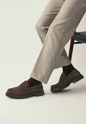 Next SUEDE CLEATED - REGULAR FIT - Pantofi slip-on - brown