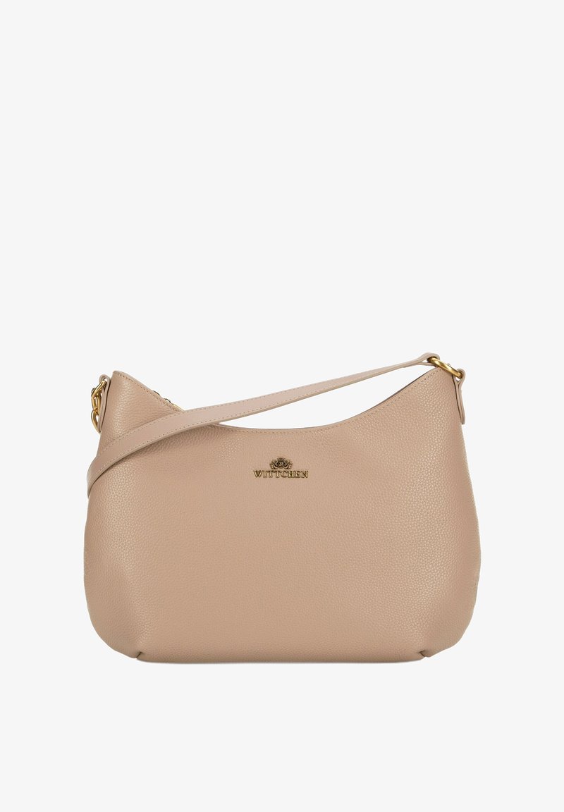 Beige leren schoudertas met een gepolijst textuur, gebogen ontwerp en verstelbare schouderriem. Kenmerkt een gouden logo accent aan de voorkant.