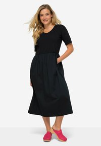 LAURASØN - Trikoomekko - - Pienoiskuva 1