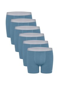 Boxer da uomo in un tessuto blu chiaro con un elastico grigio in vita. Sei paia sono disposti in fila, presentando una texture liscia.