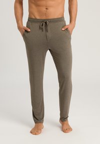 Olivgröna joggbyxor i mjukt, lätt material, med elastisk midja och dragsko, samt sidofickor.