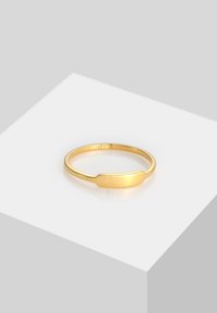 Guldring med en glat, rundet skive og en flad, rektangulær top. Minimalistisk design med en poleret overflade.