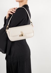 L'Atelier Du Sac DELPHINE piaskowy