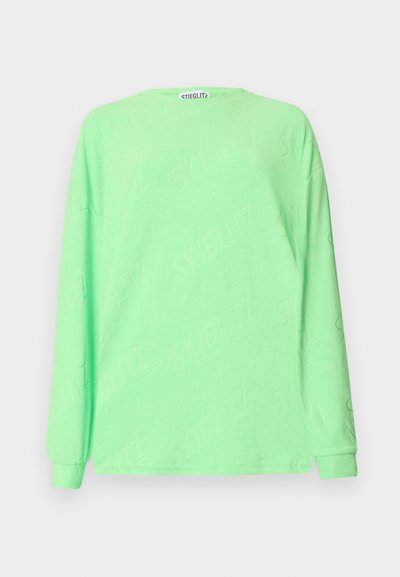 Μακρυμάνικο, ανοιχτό πράσινο sweatshirt με λαιμόκοψη, υφή υφάσματος που διαθέτει επαναλαμβανόμενο branding "STIEGLITZ" σε όλη του την επιφάνεια.