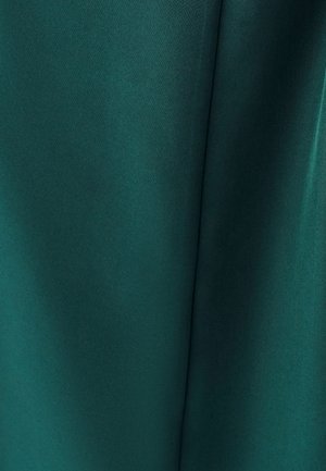 Tume sinine kangas pehmete voldite ja siledalt tekstuuriga, näidates peeneid variatsioone varjus ja valguse peegelduses.