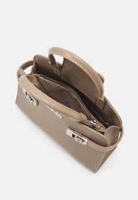 Steve Madden BLINDEN - Håndtasker - taupe