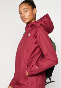 The North Face QUEST JACKET - Veste imperméable - beetroot