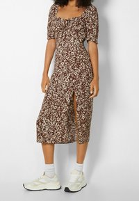 Bershka Denní šaty - brown