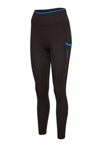 Czarne prążkowane legginsy z wysokim stanem, niebieska lamówka na pasie i bocznej kieszeni, z małym logo marki na kieszeni.