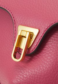 Coccinelle BEAT - Torba čez telo - rosewood