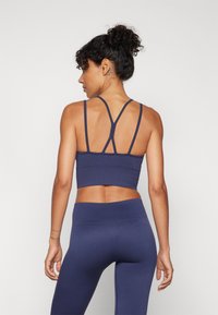 ONLY Play ONPFRION-2-FREE SEAM BRA - Sujetadores deportivos con sujeción media - maritime blue
