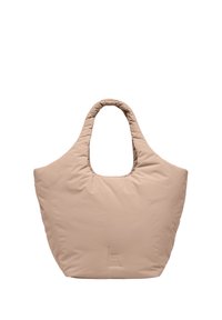 Borsa tote imbottita beige con una forma rotonda e due manici corti; presenta un logo impresso in modo discreto vicino alla base. Texture morbida e liscia.