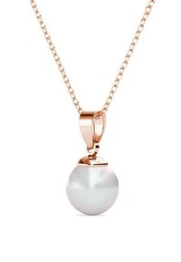 Collana con pendente a forma di perla che presenta una grande perla bianca rotonda con una superficie lucida, sospesa da una catena e un accento in oro rosa.