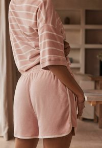 Next REGULAR FIT - Šorti - pink