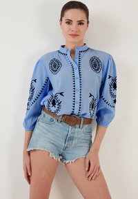 REGULAR FIT - Button-down blouse - baby blue d blue
