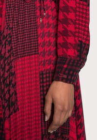 Tommy Hilfiger ICON PATCHWORK MIDI DRESS - Vestido de dia - red