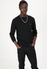 Calvin Klein WAFFLE STRUCTURE - Maglione - black