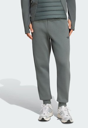 adidas Originals, TEAMGEIST 26 CUTLINE PANTS WARM - Donji dijelovi trenirke - legend ivy