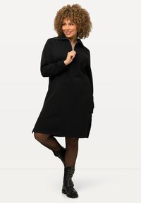 Ulla Popken TROYERKRAGEN REISSVERSCHLUSS LANGARM - Strickkleid - schwarz