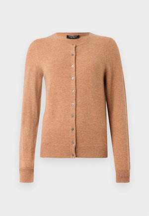 Cardigan tricotat în nuanță de maro, cu decolteu rotund, mâneci lungi, închidere frontală cu nasturi și manșete și tiv cu un model canalé. Textură netedă și un luciu subtil.