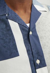 Jack & Jones PREMIUM JPRBLACARNABY PRINT RESORT - Pluus - harbor mist