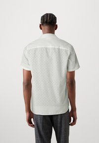 DRYKORN BIJAN - Button down-skjorte - ecru