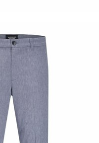 Pantaloni blu con una sottile texture, dotati di chiusura a un bottone e passanti per cintura. Design slim-fit con tasche frontali.