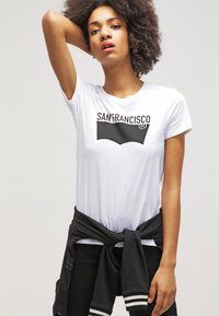 Levi's® THE PERFECT TEE - T-shirts print - white