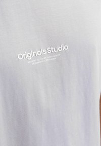 Jack & Jones JORVESTERBRO CREW NECK - Apdrukāts T-krekls - lavender frost