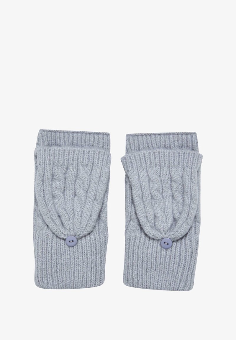 Grijze handwarmers gebreid in een kabelpatroon, met een omvouwbare bovenkant en een decoratieve paarse knop op elke handwarmer. Zacht gestructureerde stof.