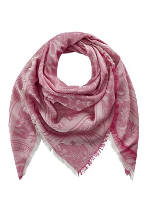 Lyserød trekantet tørklæde med blomster- og abstrakte mønstre, blød tekstur og frynsede kanter, foldet i en løkke på en hvid baggrund.